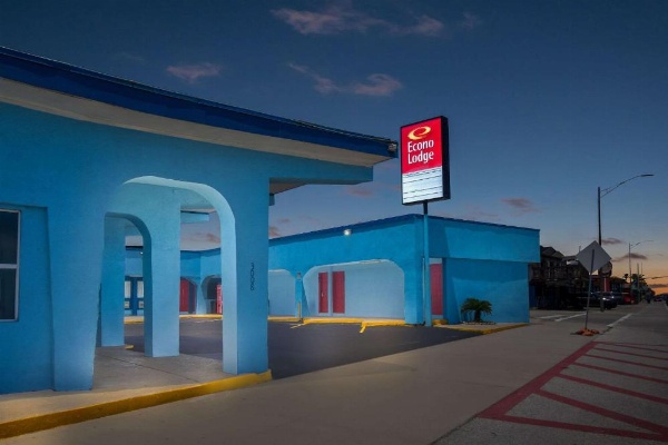 Econo Lodge Galveston Seawall image 15