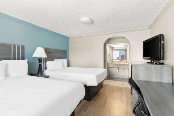 Econo Lodge Galveston Seawall image 26