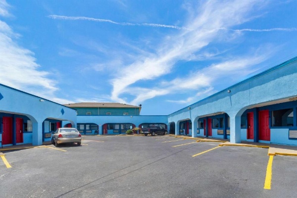 Econo Lodge Galveston Seawall image 8