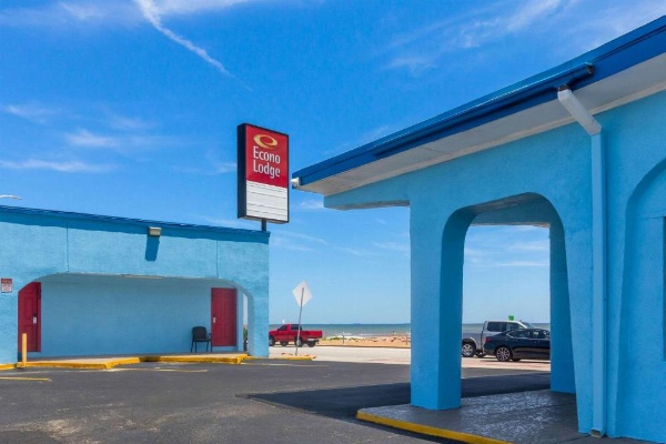 Econo Lodge Galveston Seawall image 9